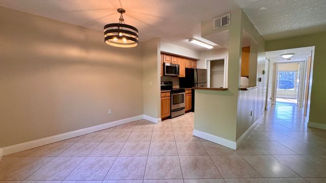 815 W Boynton Beach Boulevard 10-105, Boynton Beach, FL 33426