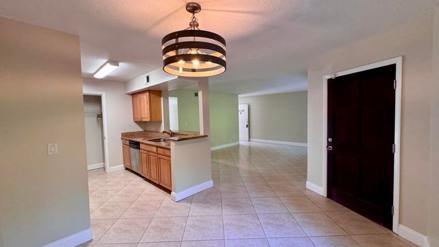 815 W Boynton Beach Boulevard 10-105, Boynton Beach, FL 33426