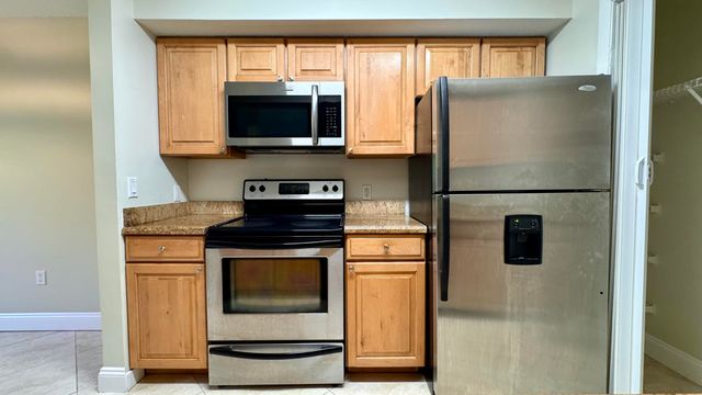 815 W Boynton Beach Boulevard 10-105, Boynton Beach, FL 33426