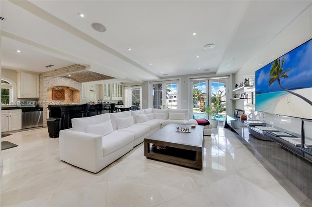 520 N Parkway, Golden Beach, FL 33160