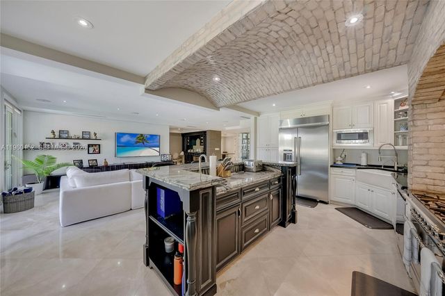 520 N Parkway, Golden Beach, FL 33160