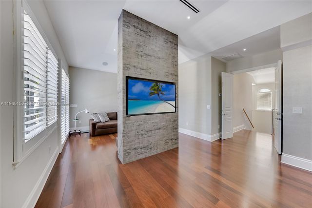 520 N Parkway, Golden Beach, FL 33160