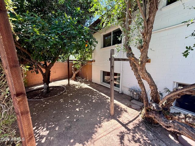 2425 S NEWBERRY Road, Tempe, AZ 85282