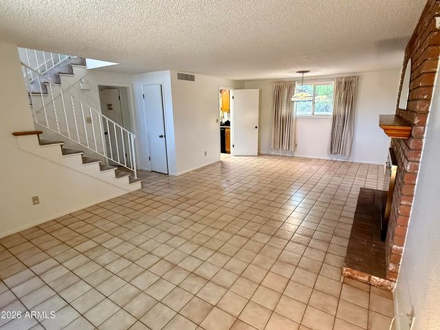 2425 S NEWBERRY Road, Tempe, AZ 85282