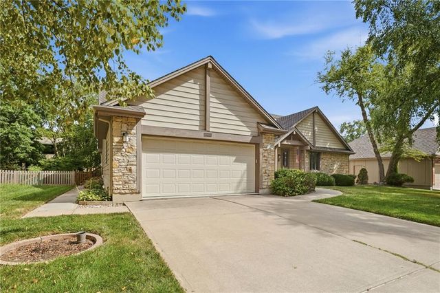 1633 NE Thames Drive, Lee's Summit, MO 64086