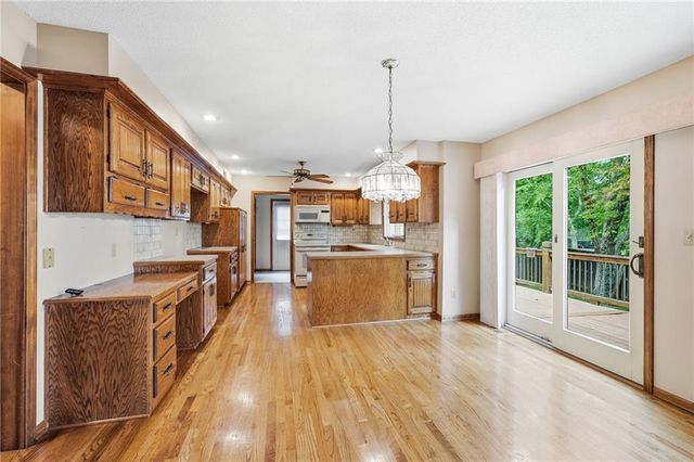 1633 NE Thames Drive, Lee's Summit, MO 64086