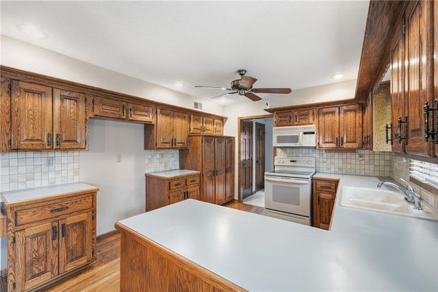 1633 NE Thames Drive, Lee's Summit, MO 64086