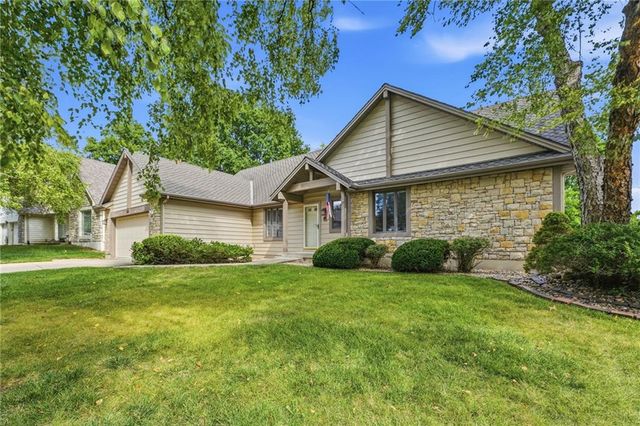 1633 NE Thames Drive, Lee's Summit, MO 64086