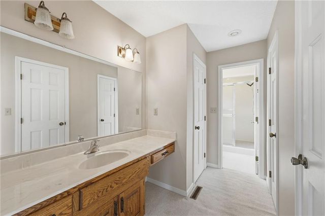 1633 NE Thames Drive, Lee's Summit, MO 64086