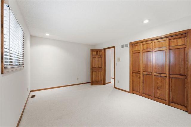 1633 NE Thames Drive, Lee's Summit, MO 64086