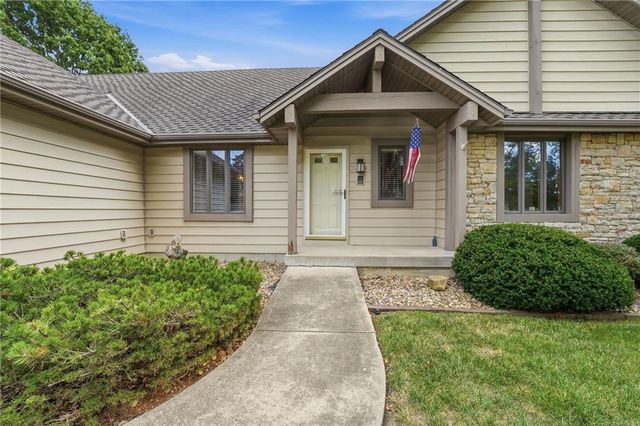 1633 NE Thames Drive, Lee's Summit, MO 64086