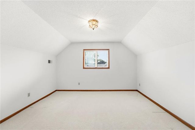 1633 NE Thames Drive, Lee's Summit, MO 64086