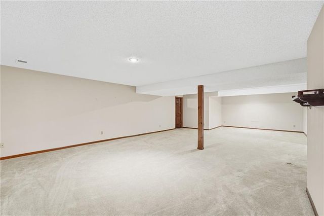 1633 NE Thames Drive, Lee's Summit, MO 64086