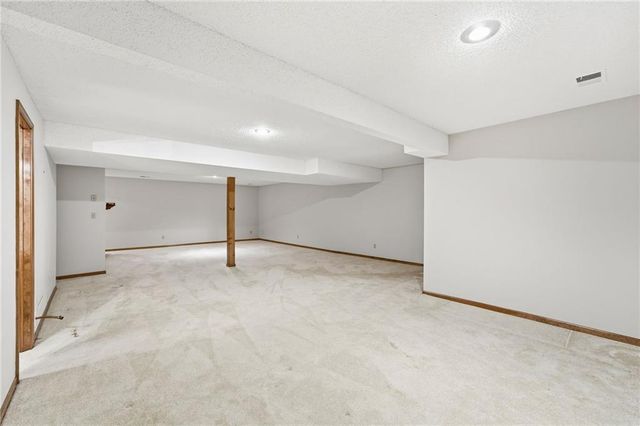 1633 NE Thames Drive, Lee's Summit, MO 64086
