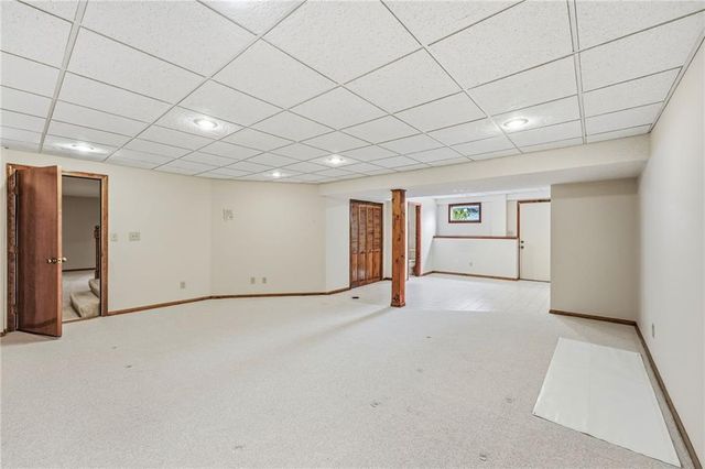 1633 NE Thames Drive, Lee's Summit, MO 64086