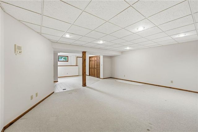 1633 NE Thames Drive, Lee's Summit, MO 64086