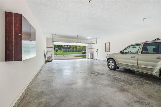 1633 NE Thames Drive, Lee's Summit, MO 64086