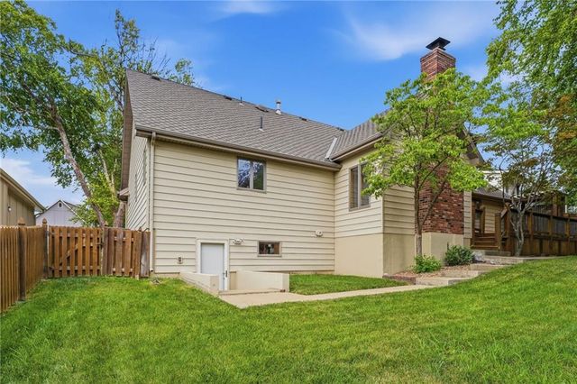 1633 NE Thames Drive, Lee's Summit, MO 64086