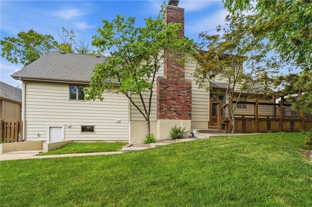 1633 NE Thames Drive, Lee's Summit, MO 64086