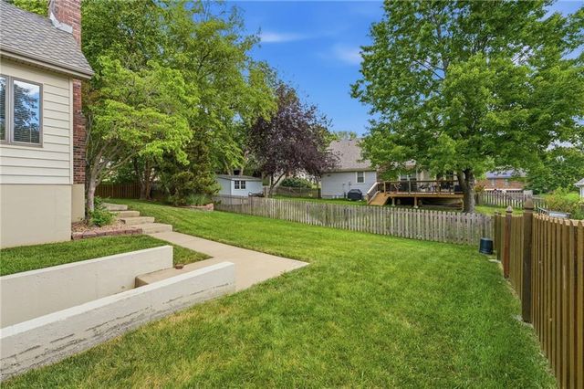 1633 NE Thames Drive, Lee's Summit, MO 64086