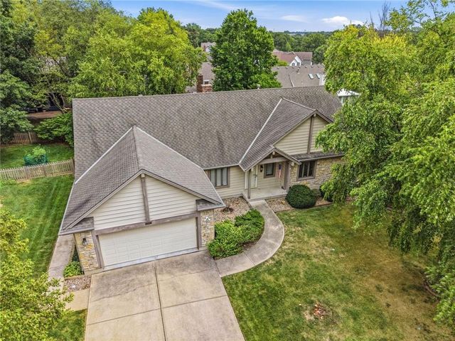 1633 NE Thames Drive, Lee's Summit, MO 64086