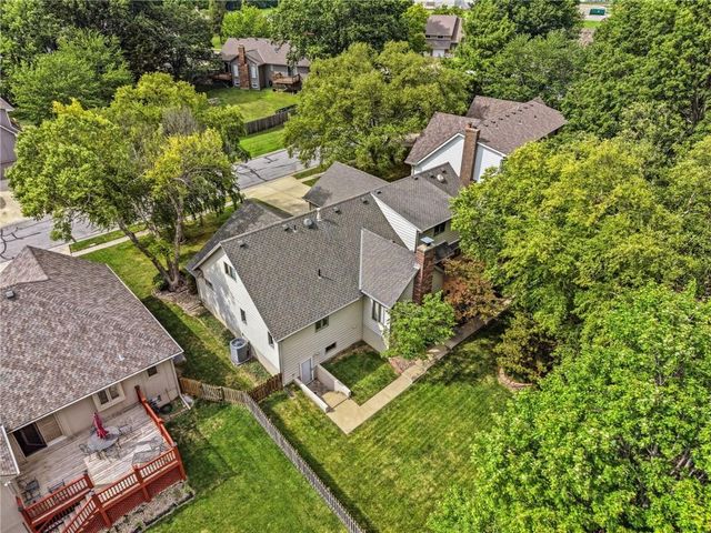 1633 NE Thames Drive, Lee's Summit, MO 64086