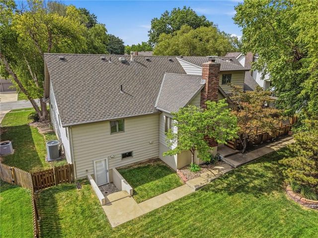 1633 NE Thames Drive, Lee's Summit, MO 64086