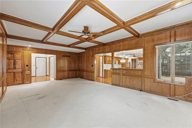 1633 NE Thames Drive, Lee's Summit, MO 64086
