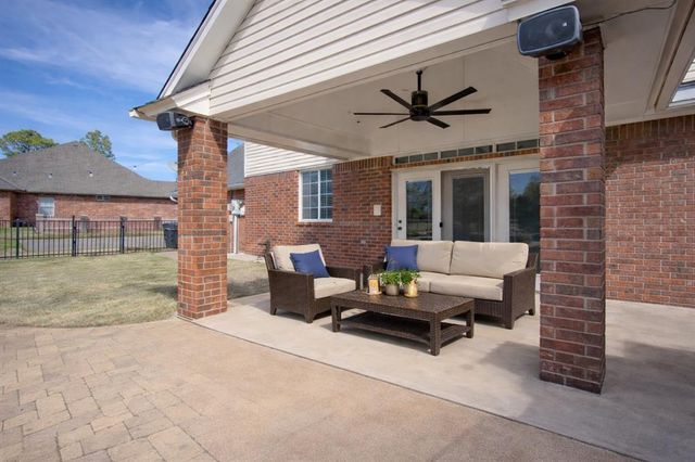 203 N Olde Bridge Road, Moore, OK 73160