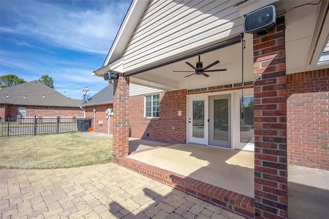 203 N Olde Bridge Road, Moore, OK 73160