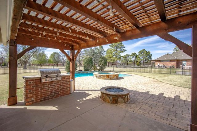 203 N Olde Bridge Road, Moore, OK 73160