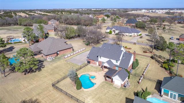 203 N Olde Bridge Road, Moore, OK 73160