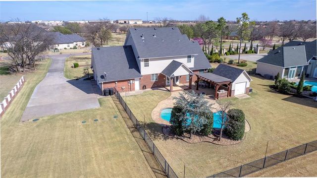 203 N Olde Bridge Road, Moore, OK 73160