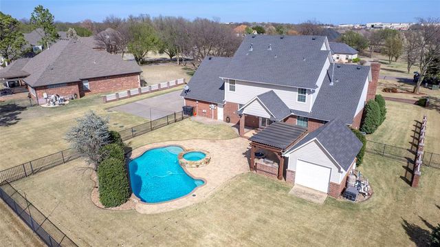 203 N Olde Bridge Road, Moore, OK 73160