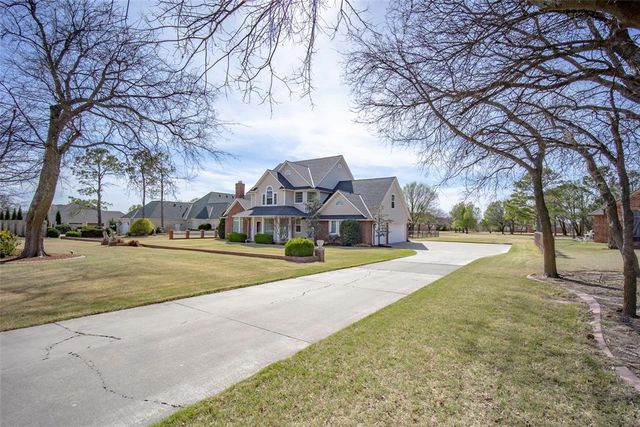 203 N Olde Bridge Road, Moore, OK 73160