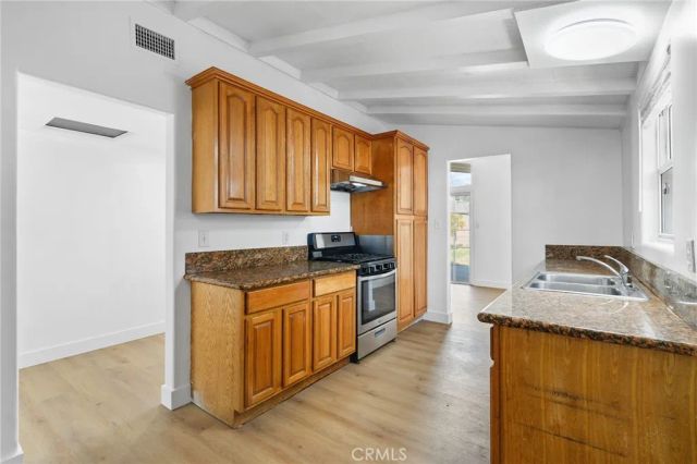 20321 Hamlin Street, Winnetka, CA 91306