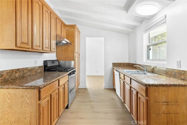 20321 Hamlin Street, Winnetka, CA 91306