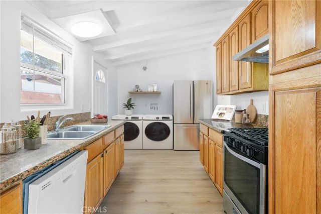 20321 Hamlin Street, Winnetka, CA 91306