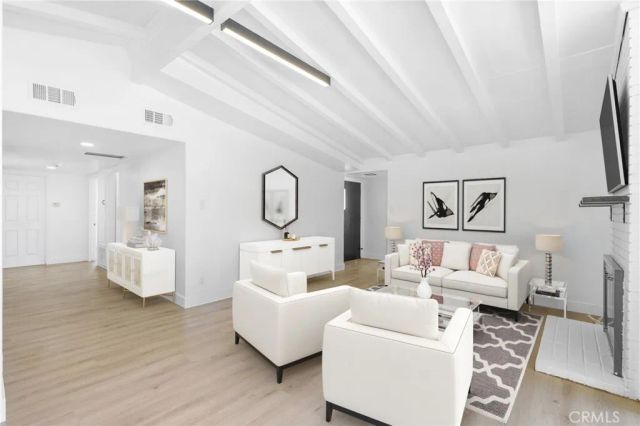20321 Hamlin Street, Winnetka, CA 91306