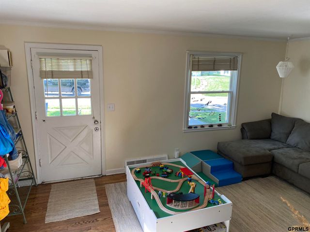 6472 Pierce Street, Omaha, NE 68106