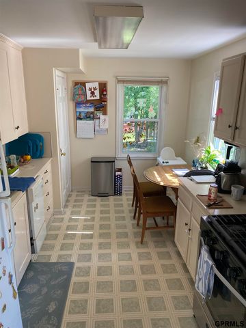 6472 Pierce Street, Omaha, NE 68106