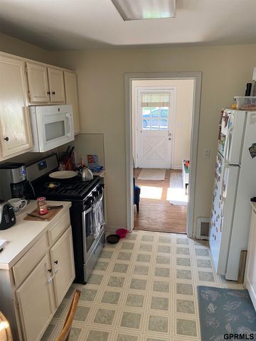 6472 Pierce Street, Omaha, NE 68106