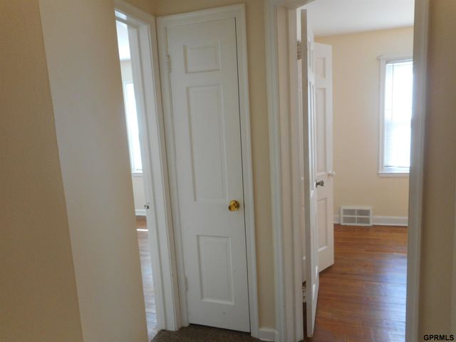 6472 Pierce Street, Omaha, NE 68106