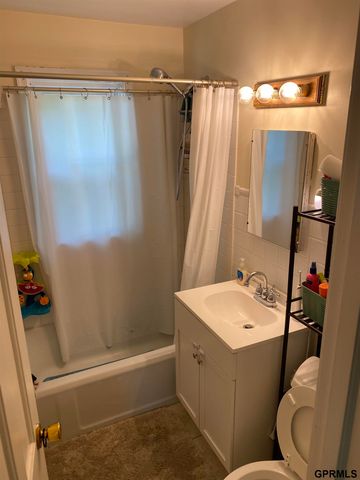 6472 Pierce Street, Omaha, NE 68106