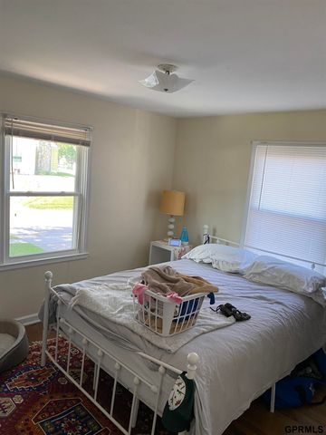 6472 Pierce Street, Omaha, NE 68106