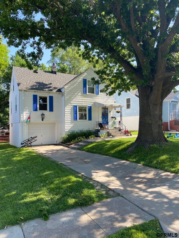 6472 Pierce Street, Omaha, NE 68106