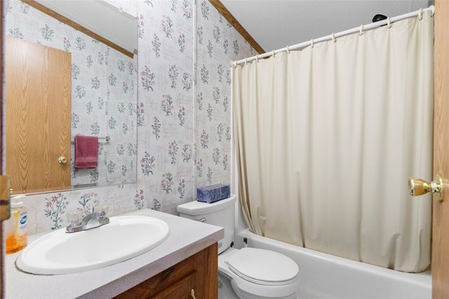 35 Circle Dr, Finleyville, PA 15332