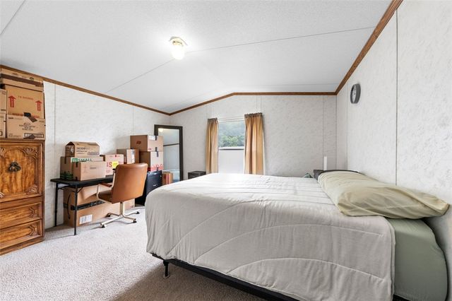 35 Circle Dr, Finleyville, PA 15332