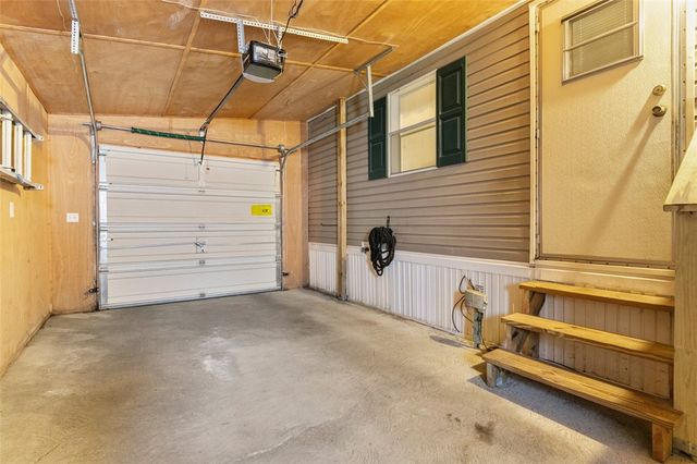 35 Circle Dr, Finleyville, PA 15332