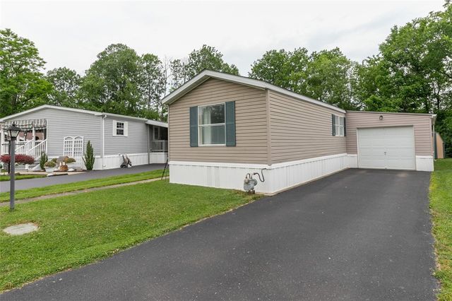 35 Circle Dr, Finleyville, PA 15332